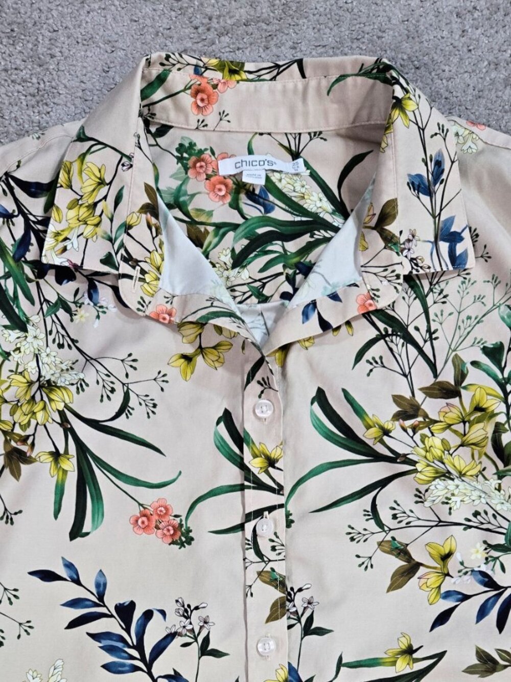 Chico's No Iron Tan Floral Blooming Wildflower Button-Up Shirt Botannical - Picture 4 of 9